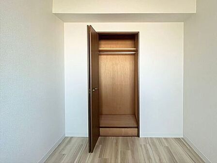 大容量の収納はもちろん、各居室にも収納スペースを確保しています。家の中をすっきりと快適に保てます!(2025年11月29日撮影)