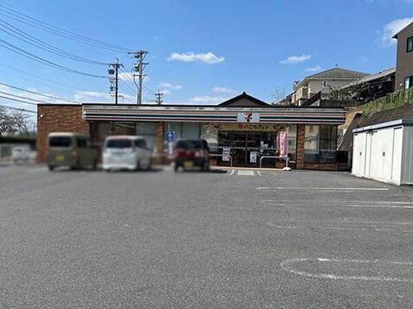 セブン-イレブン　四日市波木町店24時間営業スローガンは「近くて便利」。地域の人へのサービスを重視し、配達サービスにも力を入れている。（電子マネー利用可　ＡＴＭあり　ネット通販あり）nanac…