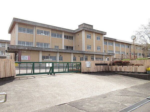 四日市市立桜台小学校学校教育目標夢と希望をもち心豊かに学び合う子どもの育成●根気「つよく」真剣に学び合う子●「あたたかく」思いやりのある子●「あかるく」健やな心と体を持った子 480m