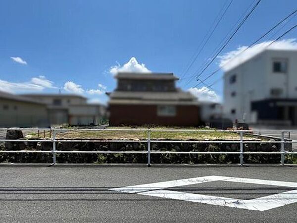 四日市中央緑地公園まで徒歩約10分。国道1号線、23号線へのアクセス◎（2025年6月17日撮影）