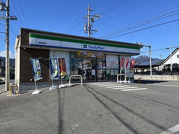 ファミリーマート 菰野桜野店24時間営業スローガンは「Fun＆Fresh」。驚きやワクワク感を与えるべく、商品改革に取り組んでいる。（電子マネー利用可　ＡＴＭあり　ネット通販あり）Tポイントサ…