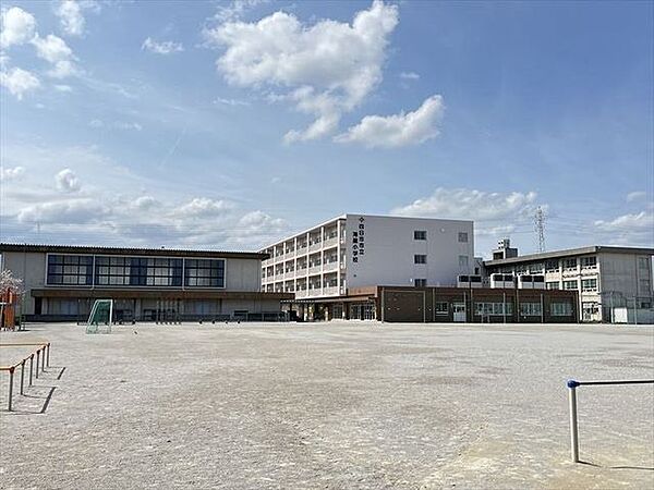 四日市市立海蔵小学校共に生きる力をはぐくむ、誠実 規律 勤勉を掲げた小学校 1660m
