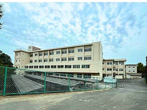 菰野町立菰野中学校昭和24年学校創立将来への希望を持ち、社会に貢献できる生徒の育成を教育目標に掲げる 2700m