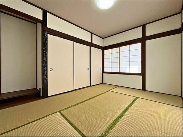1階6帖和室はリビングと玄関側から出入りできます。家族のライフステージに合わせて使い方を変えられて便利なお部屋です
