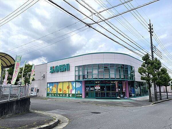 スーパーサンシ桜花台店【営業時間　9：00-22:00年中無休発砲スチロール白トレー、牛乳パック、ペットボトル、アルミ缶、スチール缶、段ボール、雑誌、カタログ、新聞紙のリサイクル回収も 4880m