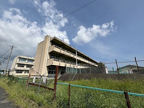 四日市市立塩浜中学校≪教育目標≫人間性豊かで、創造力・実践力に富む生徒の育成 1030m