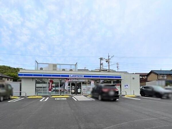 ローソン 四日市室山町店スローガンは「マチの健康ステーション」、健康や美容に配慮した商品が豊富。(電子マネー利用可　ＡＴＭあり　ネット通販あり）Ponta dポイントサービスあり。 480m