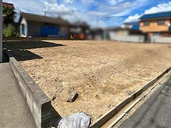 南角より撮影：建物配置や駐車計画をイメージしやすい整形地です