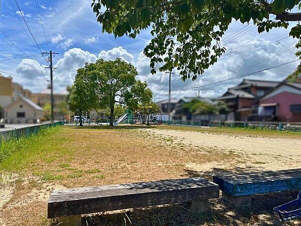 茂福町　富田地区一次災害集合地すべり台、広場、ベンチ 140m