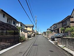 桑名市藤が丘6丁目:前面道路含む現地写真