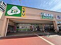 ココカラファイ...