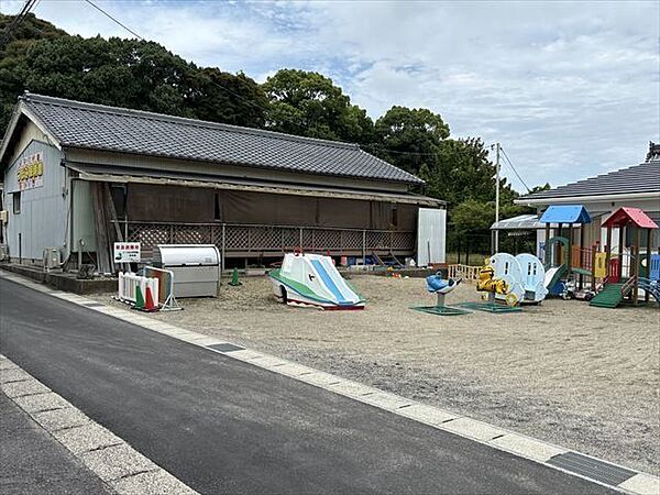 つぼみ保育園保育園の在る小古曽地区には、自然がたくさんあり、いろんな体験や経験をすることができます。また、地域の人たちと交流する中で、生きる力、社会性が身についていくことが期待できます。 690m