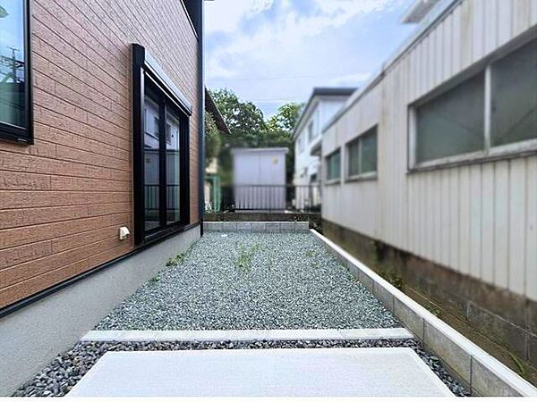 リビングから出入りできるお庭スペース