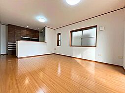 四日市市松寺2丁目:リビング