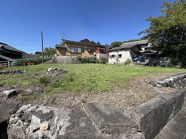 敷地面積約89.99坪。ゆとりある広さを活かして、お庭のある住まいなど、ライフスタイルに合わせた建築プランをご検討いただけます。