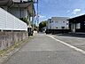 その他：幅員約3.6mの前面道路です。車がすれ違うには厳しい道幅ですが、車はスピードを控えるので事故率の軽減や歩行者も安心して通行できます。（2024年10月1日撮影）