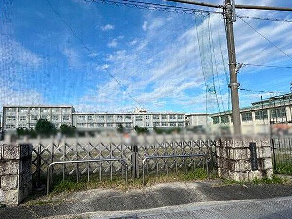 四日市市立常磐小学校夢や志の実現に向け学び合い育ちあう子どもの育成を教育目標に掲げる小学校 610m