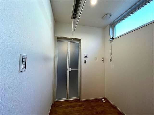 室内 四日市市白須賀2丁目