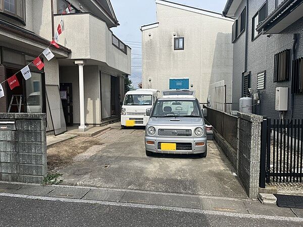◆外観（リフォーム中）｜カーポート撤去で駐車しやすくなりました♪