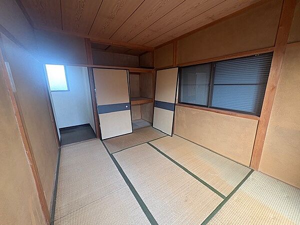 ◆2階和室（リフォーム中）｜押入にはお布団や季節ものが収納できます♪