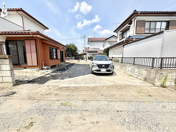 ◆駐車場（リフォーム後）｜並列駐車にて2台以上可能です！縦列駐車で4台以上可能です♪