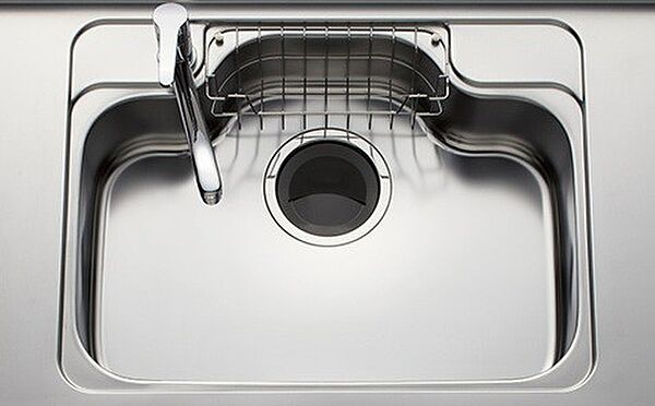 【取付設備】間口の広いシンクなので家族の使った食器がまとめて置けます。スポンジ・洗剤置きも備え付け。  詳しくはスタッフへお問い合わせください。