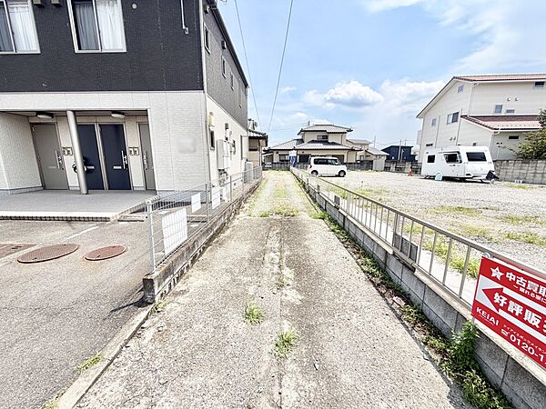 ◆駐車場（リフォーム後）｜縦列駐車で3台以上確保できます！