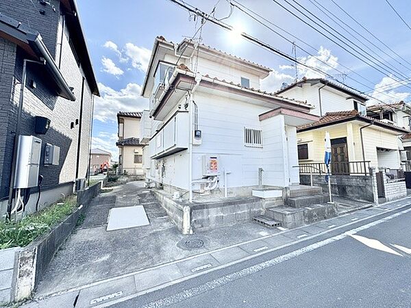 ◆外観（リフォーム後）｜車種により3台の駐車が可能です！