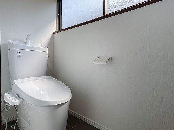 【トイレ】段差を活かした洋式仕様のトイレです♪※2026年7月撮影　※リフォーム後写真
