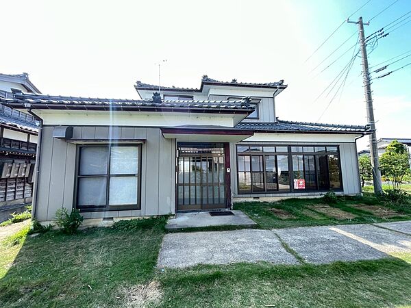 【外観】落ち着いた住宅街の一角に位置し、静かな暮らしを求める方におすすめです♪※2026年7月撮影　※リフォーム後写真