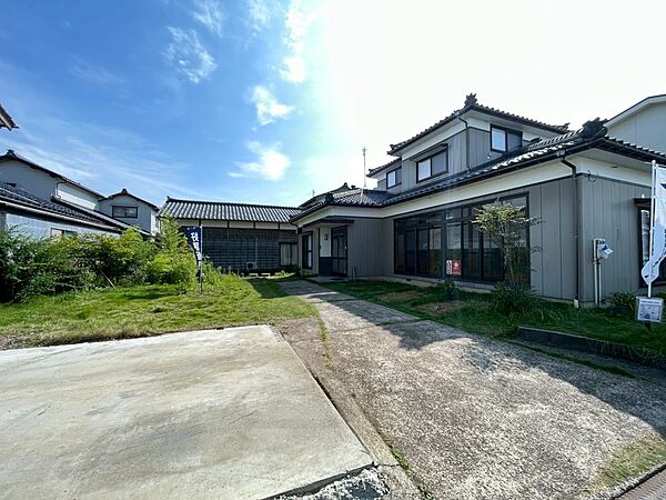 【外観】入口にあった小屋を解体し、車の出入りが楽になりました♪※2026年7月撮影　※リフォーム後写真