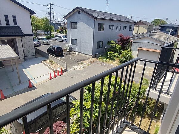 日当たりも良いバルコニーです♪　※リフォーム後写真