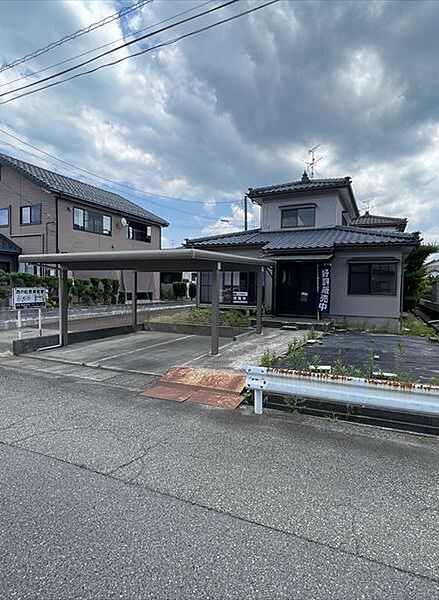 両隣との距離も適度で、窮屈さを感じにくい配置が魅力!※リフォーム後写真5/23撮影