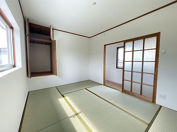 ◆和室｜客間や寝室として活用しやすい6帖和室。コンパクト収納付きです♪※リフォーム後写真