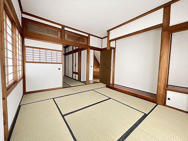 【1F和室：リフォーム後写真】1階和室は襖を開けると広々とした一室として活用可能です♪※2026年7月撮影