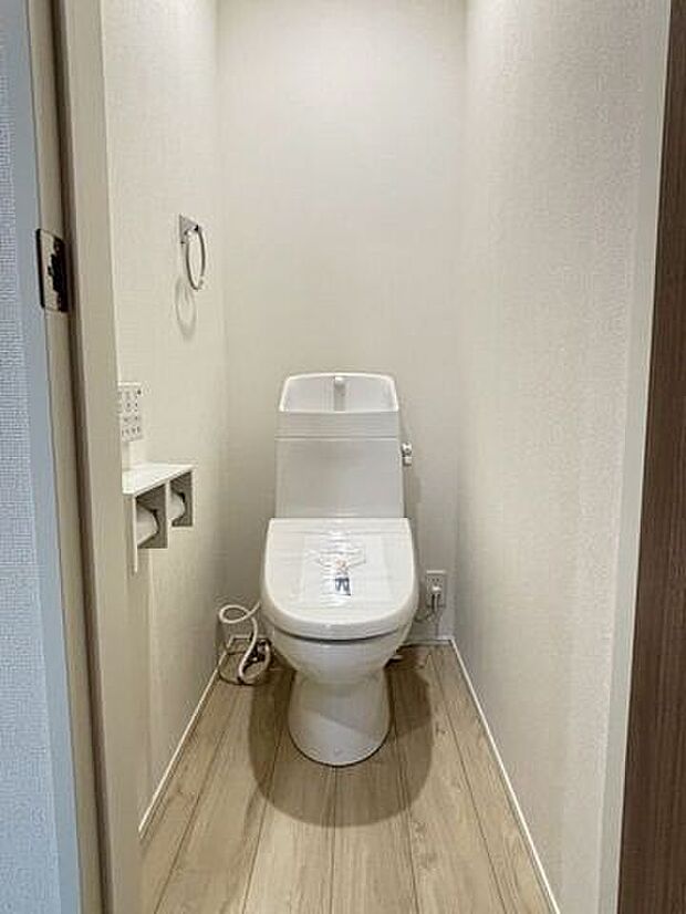 ＊玄関側トイレ＊