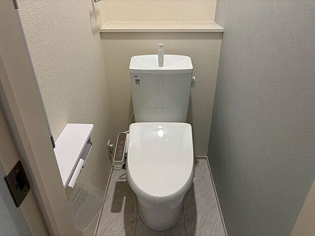＊玄関近くのトイレ＊