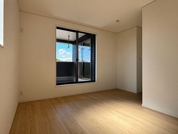 *東側5.75帖洋室*