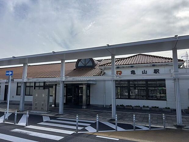 亀山駅 2320m