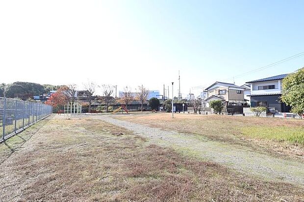 鈴鹿ハイツ南公園 660m