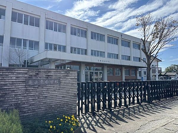 亀山市立亀山東小学校 700m