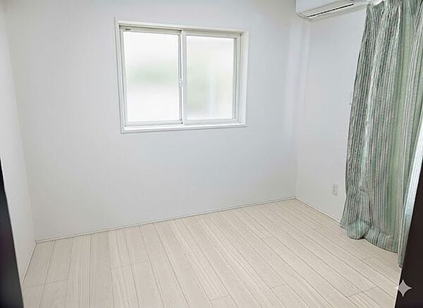 ＊5.2帖洋室＊※家具削除加工を行っており、写真はイメージです※