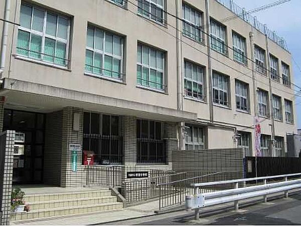 大阪市立野里小学校 590m