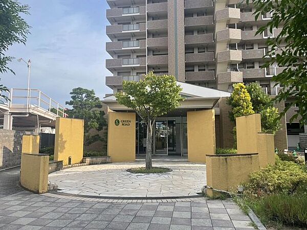 黄金色の独立性が美しい洗練されたアプローチです