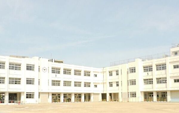 大阪市立神津小学校 670m