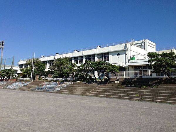 藤沢市立明治小学校 徒歩17分。 1290m
