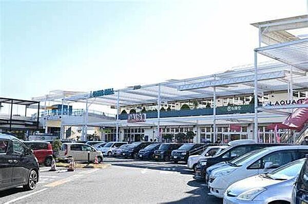 トレアージュ白旗ショッピングセンター 徒歩16分。 1270m