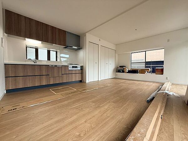 上質な時間を育む暮らしのメインステージ。寛ぎとコミュニケーションを育む居心地のよい場所。家族との時間、自分の時間共に大切にできる空間がここにあります。