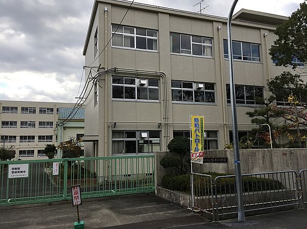 高槻市立磐手小学校（325m）