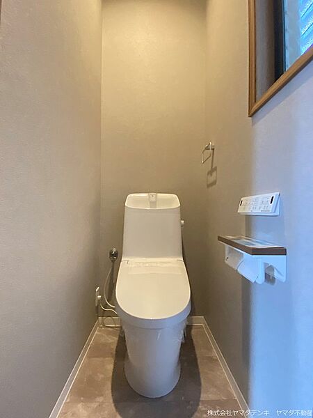 高機能トイレに新調♪1階と2階にトイレがあるので、朝の混み合う時間帯には大助かりですね♪